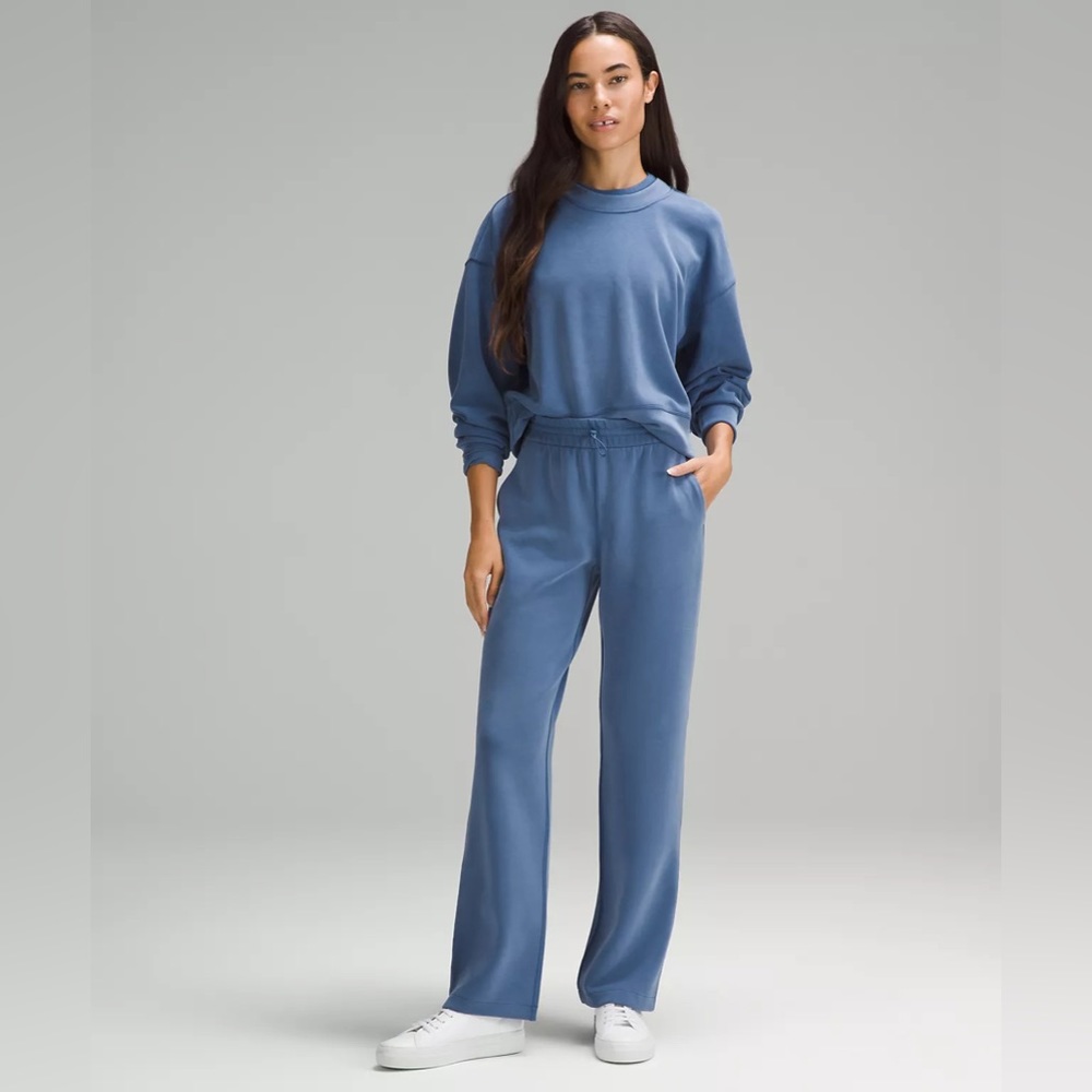 NWT Lululemon Softstreme High-Rise Pant
Regular Pitch Blue Size 14